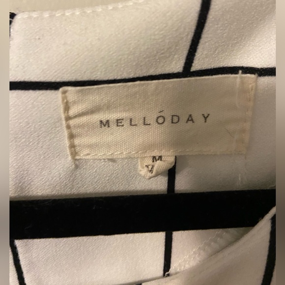 Melloday Top with zipper detail - Picture 5 of 5